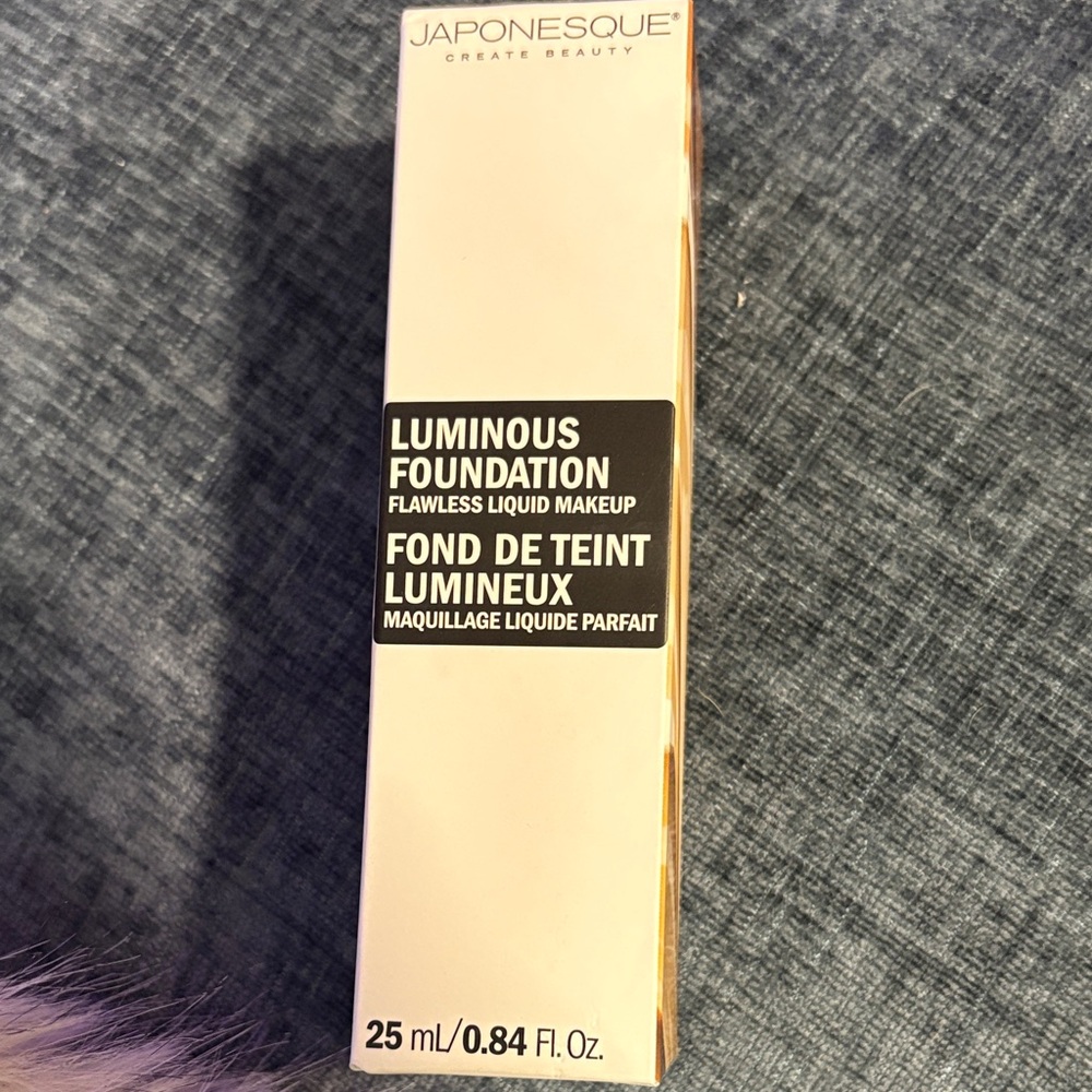 Japonesque Luminous Foundation in Shade 01